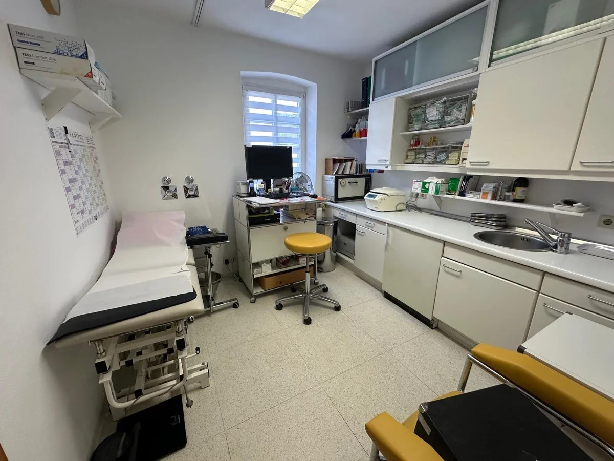 Behandlungszimmer der Praxis Mallouk
